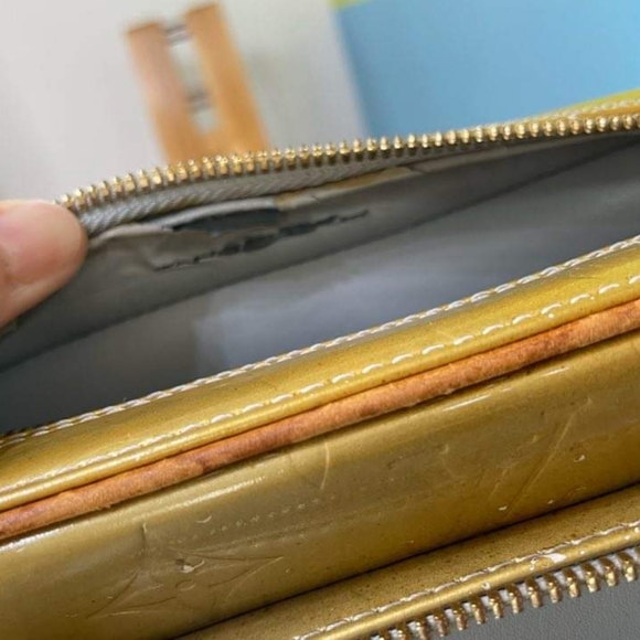 Louis Vuitton - Picture 14 of 17